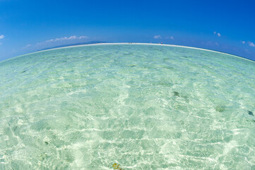 竹富島の青い空と海