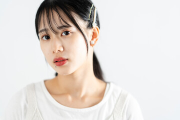 クールな若い女性