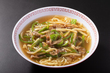 ルースー麺　(細切り肉炒め麺)