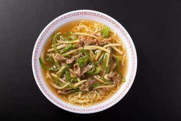 ルースー麺　(細切り肉炒め麺)