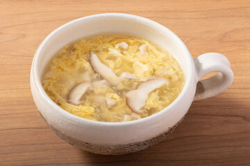 鶏肉としいたけの中華スープ