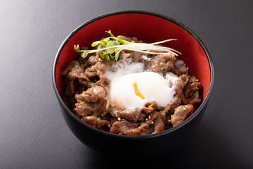 黒毛和牛　焼肉丼　温玉乗せ