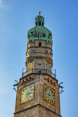 Fototapeta na wymiar Famous clock tower in innsbruck
