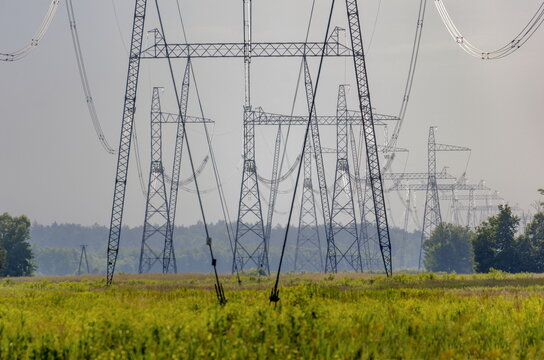 Lnia energetyczna wysokiego napięcia 750 kV