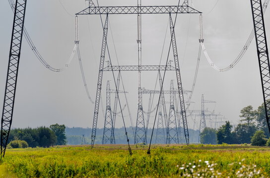 Lnia energetyczna wysokiego napięcia 750 kV