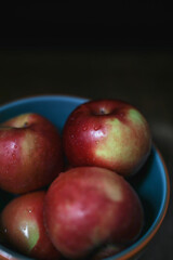 Fototapeta na wymiar Fresh ripe apples in a bowl