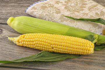 Yellow sweet raw cob corn