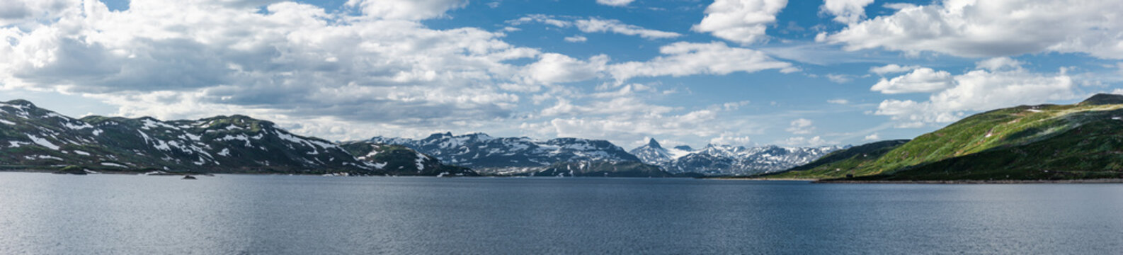 Tyinsee mit der Bergkette von Jotunheimen