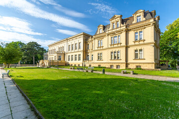 Fototapeta na wymiar Palace and park complex in Ostromecko, Poland.