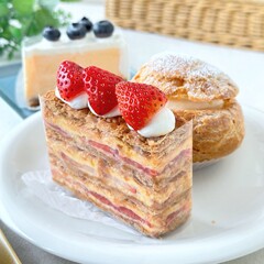 cheesecake with berries