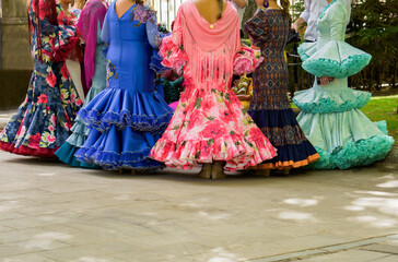 Naklejka premium group of unrecognizable women in colorful traditional gypsy costume from andalucia, spain
