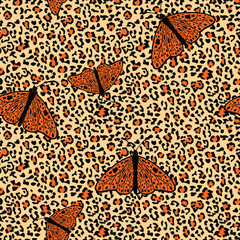 Leopard or Cheetah print with Butterflies seamless pattern - 618722030