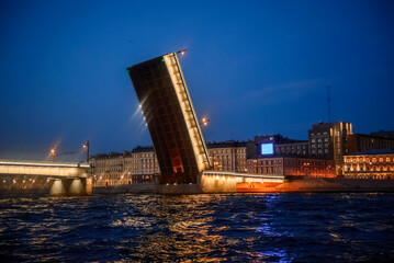 Fototapeta premium Raising bridges in St. Petersburg. Liteyny bridge across the Neva to Nameless Island
