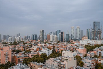 Obraz premium An aerial view of a developed and modern Tel Aviv City in Israel.