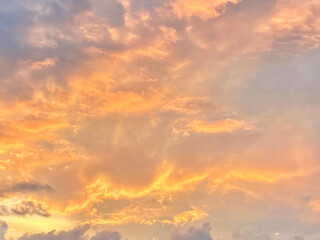 Obraz premium Beautiful sky with cloud before sunset, disturbing dramatic sunset. High quality photo