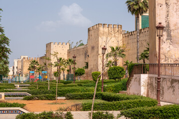 Fototapeta na wymiar Strong old city wall around downtown Meknes