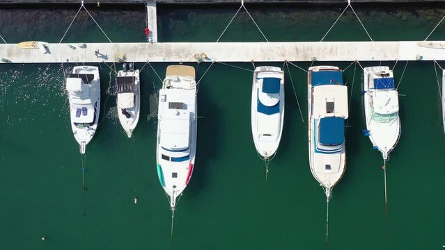 Toma cenital de yates en marina de Manzanillo. Colima, M&eacute;xico.