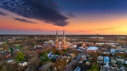 Drone view of Louiseville under a cloudy sky in the evening in Kentucky - obrazy, fototapety, plakaty