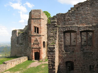 Treppenturm auf der Burgruine Madenburg