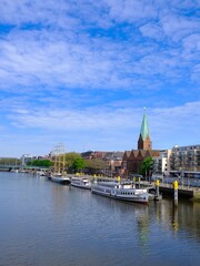 Obraz premium Panorama von Bremen mit Blick über die Weser auf die Altstadt