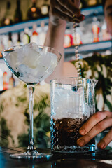 man hand bartender making cocktail in glass on the bar counter