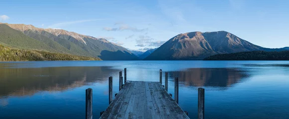 Foto op Plexiglas ニュージーランド　ネルソン・レイクス国立公園の桟橋から見えるロトイティ湖と南アルプス山脈 © pespiero