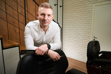 Fototapeta premium Barber blonde is at the excellent lighting workplace