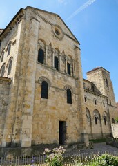Fototapeta na wymiar La façade du transept nord de l’église Saint-Etienne à Nevers 