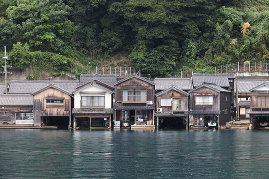houses on the water