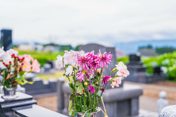 花がある墓地