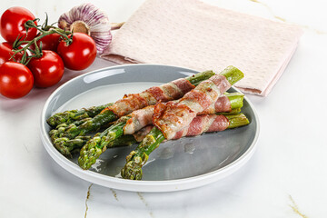 Grilled asparagus with bacon
