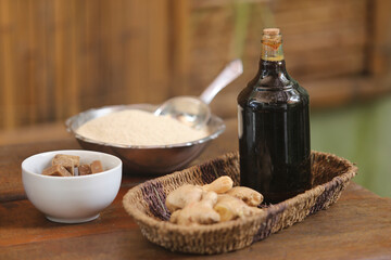 Igredientes prontos para preparar um doce típico de Paraty: o Pé-de-Moleque. Feito com deliciosos ingredientes como melado de cana, farinha de mandioca e gengibre.