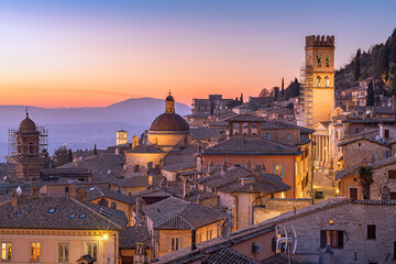 Assisi, Italy rooftop hilltop old Town at Dusk - obrazy, fototapety, plakaty
