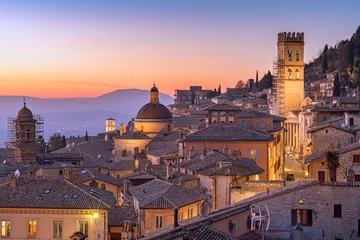 Photo sur Aluminium Aubergine Assisi, Italy rooftop hilltop old Town at Dusk