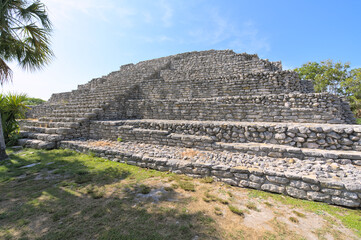 Obraz premium Maya Ruins at Archeological site of Chichen-Itza (Yucatan, Mexico) 