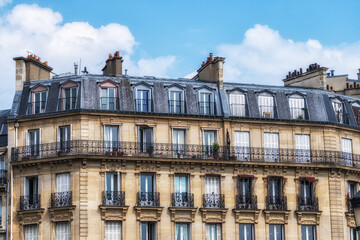 Fototapeta na wymiar Parisian apartment complex