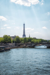 Fototapeta na wymiar Invalides Bridge and Eiffel Tower