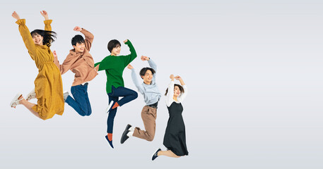 ジャンプする若者のグループ　Z世代　（切り抜き背景透過PNGも販売しております。作成者リンクから「PNG」で検索してください）