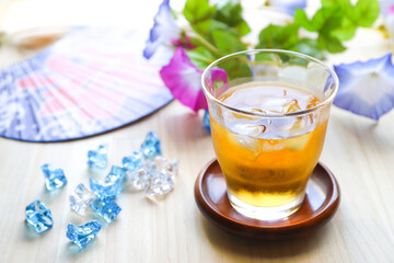 麦茶と朝顔　夏イメージ