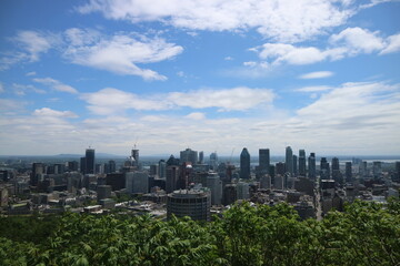 Fototapeta premium コンディアロンク展望台から撮影したカナダ・ケベックの都市風景と空 Urban scenery and sky in Quebec, Canada taken from the Kondiaronk Observatory