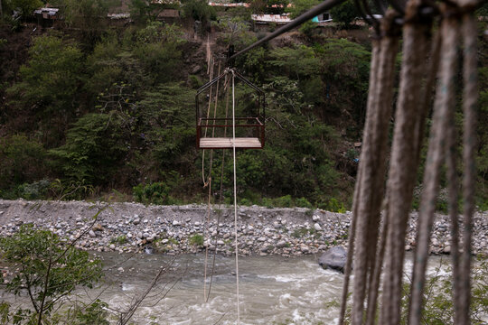 Oroya to transport material or people in a river in the Peruvian jungle. Basket suspended from two rings, which runs along a rope.