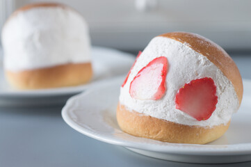 Maritozzi (Sweet Roman buns) are classics from the Roman bakeries. In Italy's capital, you can find the sweet rolls in every bakery and bar.