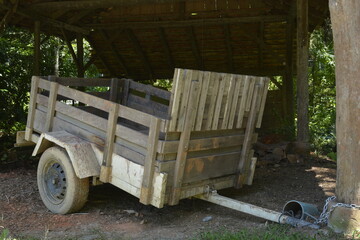 Carro de boi antigo rural em fazenda alemã no sul do brasil 