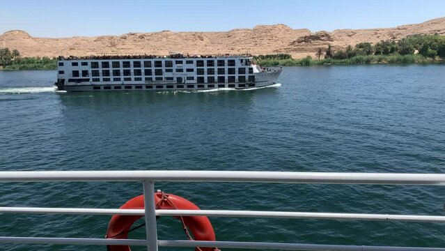 Kreuzfahrtschiff auf dem Nil bei Al Ramadi Bahary