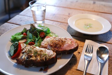 カフェで提供されたクロックムッシュセット
