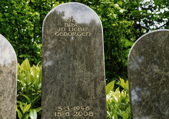 schöner Grabstein auf einem Friedhof in Ratingen Hösel