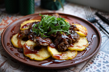 Chicken liver with apples, cherry sauce and arugula