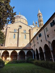 Fototapeta na wymiar chiostro, Basilica di Sant'Antonio, Padova, Veneto, Italia