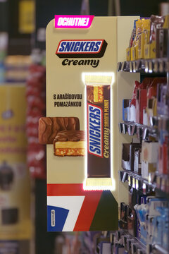 Snickers Creamy, 3D backlit commercial in the shop on June 30, 2023