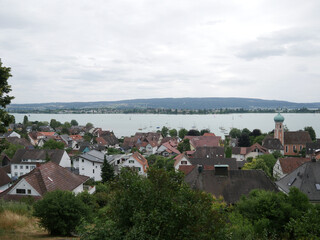 Fototapeta na wymiar Small german town next to lake